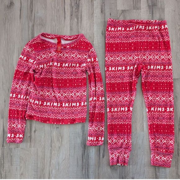 SKIMS Kids Red Logo Plush Pointelle Lounge Pajama Set, 6-7Y (V5)